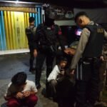 Patroli Gabungan Brimob–Polres Jaktim Sita Sejumlah Sajam, Rencana Tawuran Digagalkan