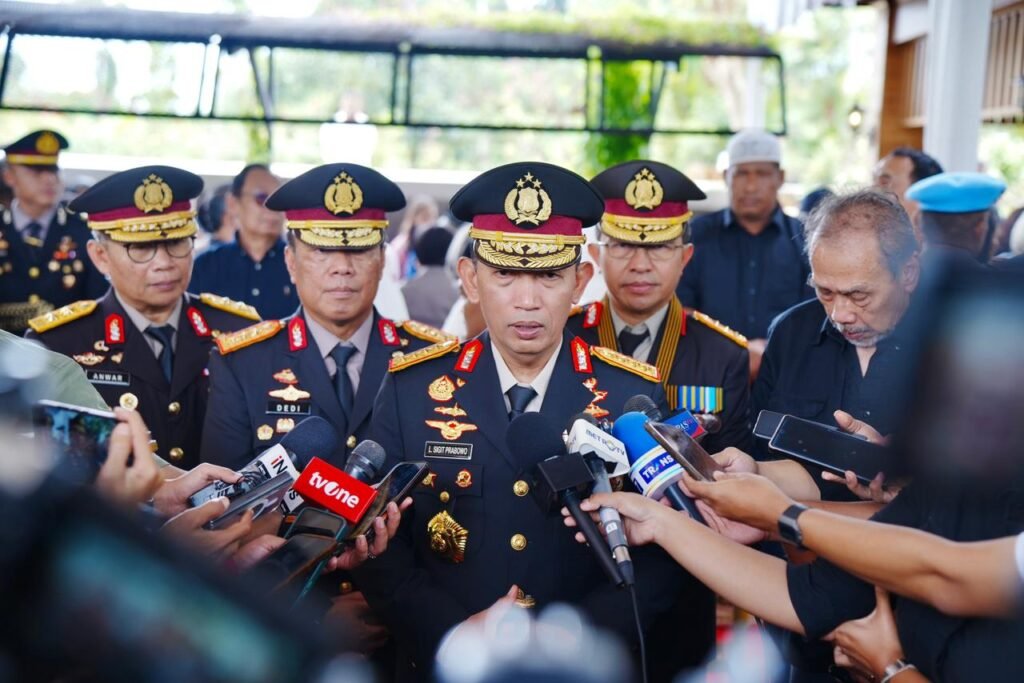 Surya Borneo : Hadiri Pemakaman, Kapolri: Pesan Eyang Meri Jadi Inspirasi dan Semangat Keluarga Besar Polri
