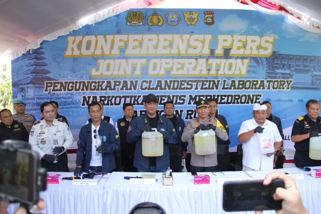 UNGKAP CLANDESTINE LABORATORY DI BALI, BNN AMANKAN DUA WN RUSIA